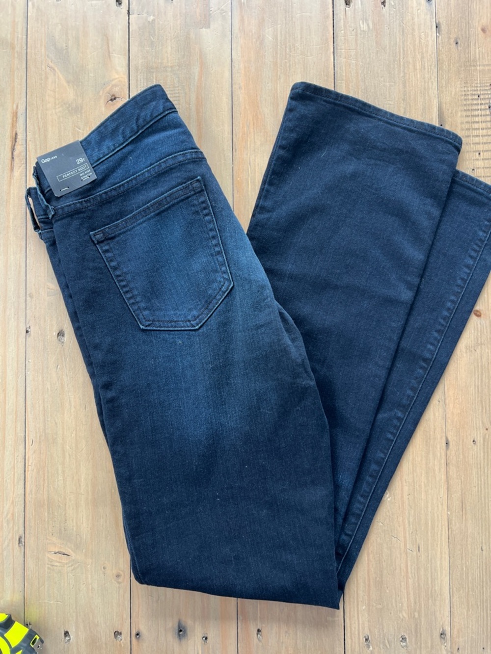NWT GAP Perfect Boot Women's Jeans Size 29r